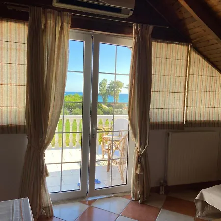 Rosa Seaview Loft Apartment