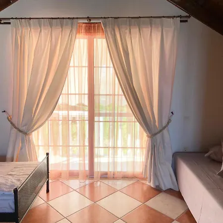 Rosa Seaview Loft Apartment