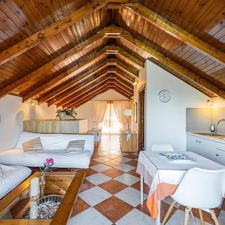 Rosa Seaview Loft Apartament